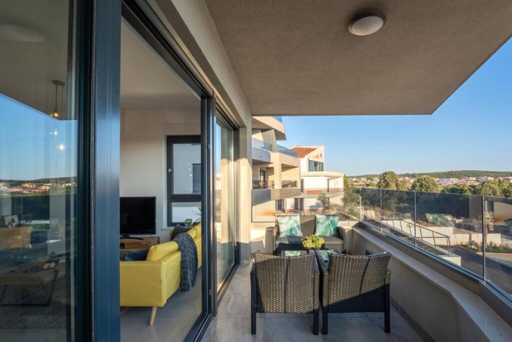 Apartment Emarin บานโจเล ภายนอก รูปภาพ